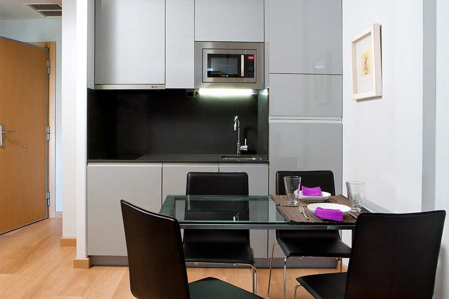 Cocina-comedor del apartamento de 1 habitación del Edificio Proinca Infanta Mercedes de Madrid  