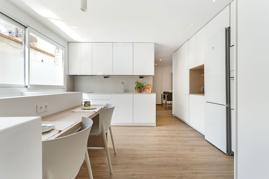 Detalle de la cocina del apartamento duplexs de alquiler en Cuatro Caminos, Madrid.