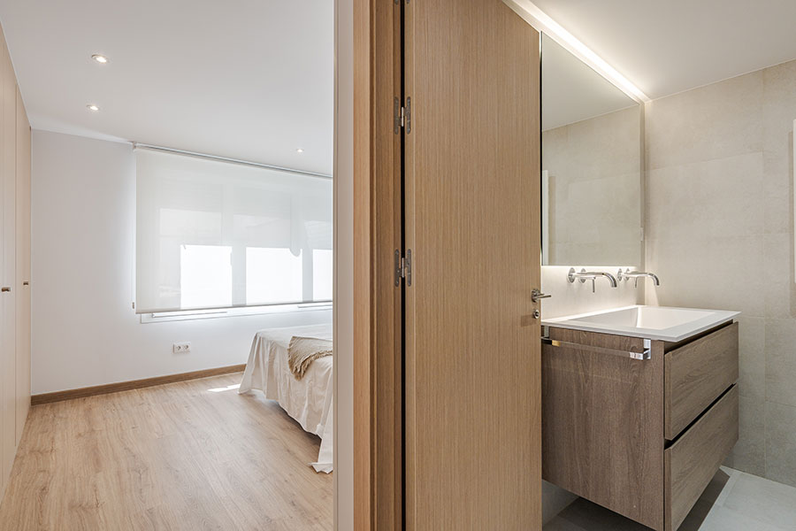 Detalle del dormitorio suite 3 del piso de 4 habitaciones de alquiler en Cuatro Caminos, Madrid.