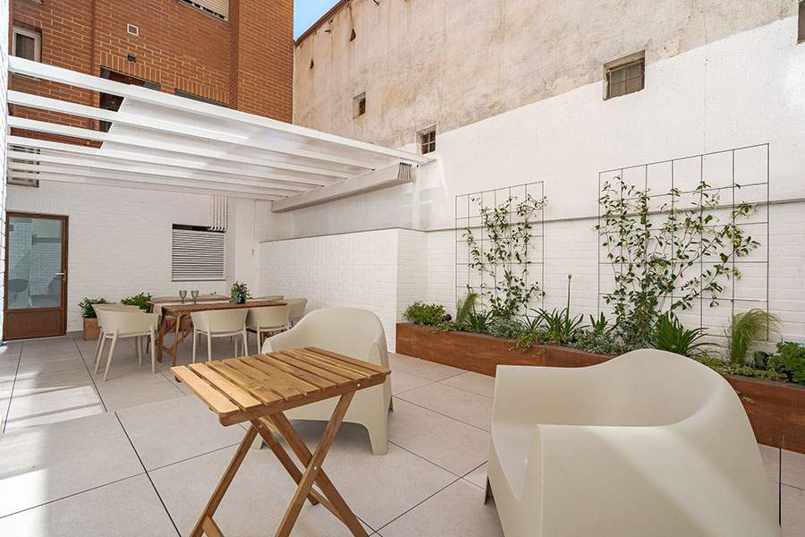 Detalle del patio del piso de 4 habitaciones en Cuatro Caminos, Madrid.