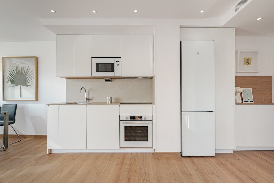 Cocina equipada del piso de 3 habitaciones de alquiler en la calle Los Molinos 1, barrio de Tetuán, Madrid