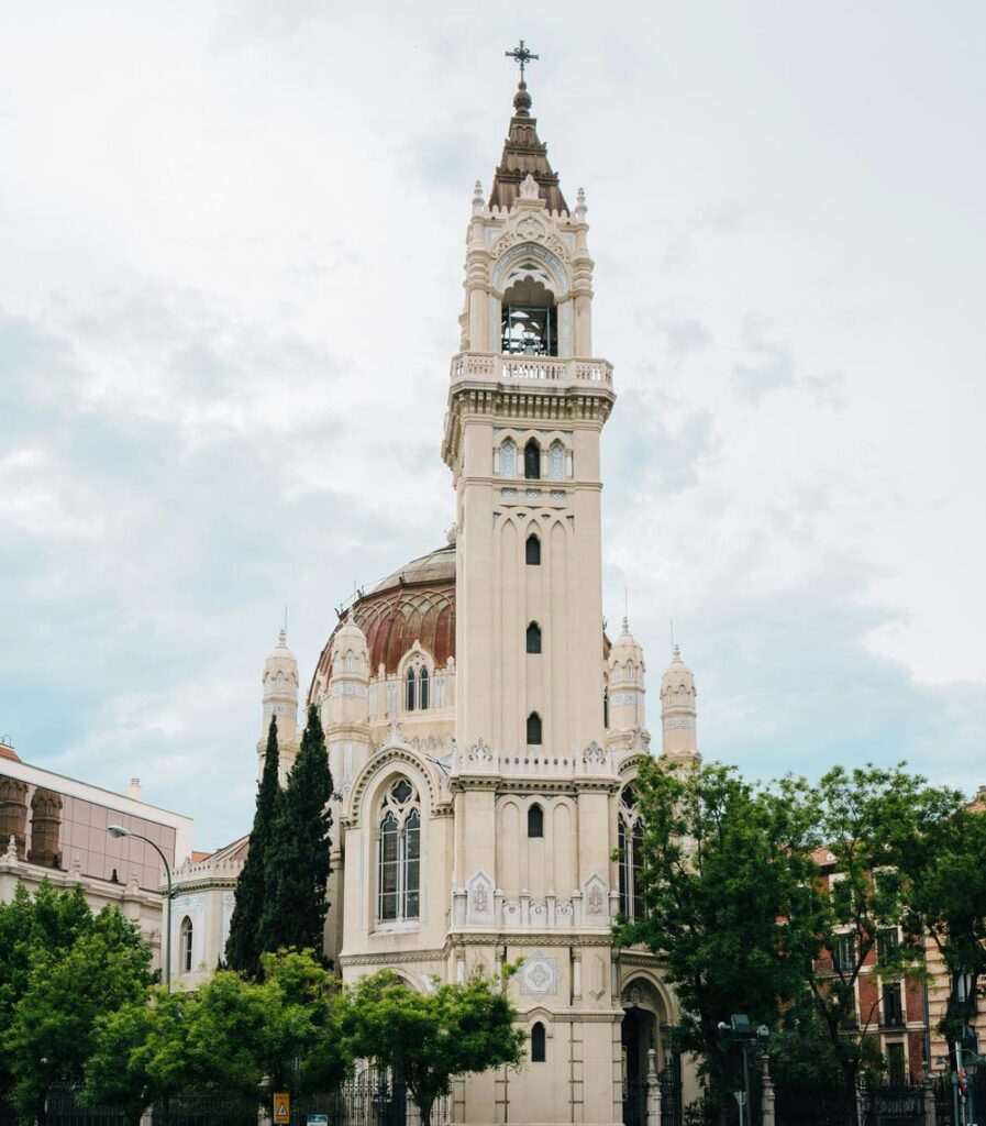 Una merecida visita: la iglesia de San Manuel y san Benito de Madrid