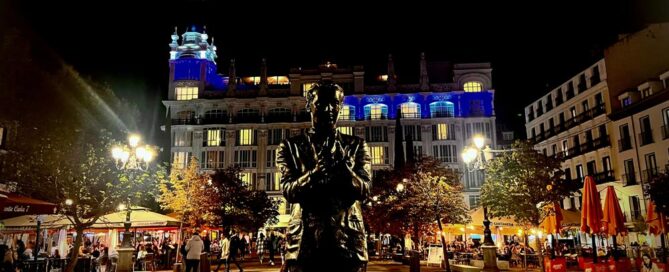 Un lugar de encuentro en Madrid: la plaza de Santa Ana