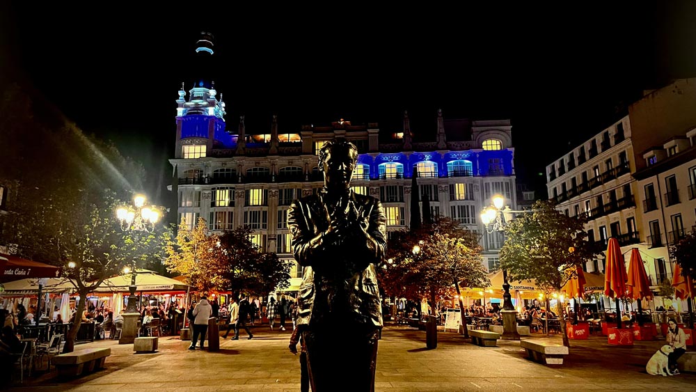 Un lugar de encuentro en Madrid: la plaza de Santa Ana