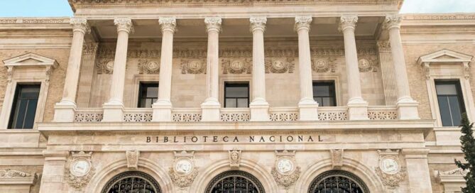 Bibliotecas para hacer turismo en Madrid