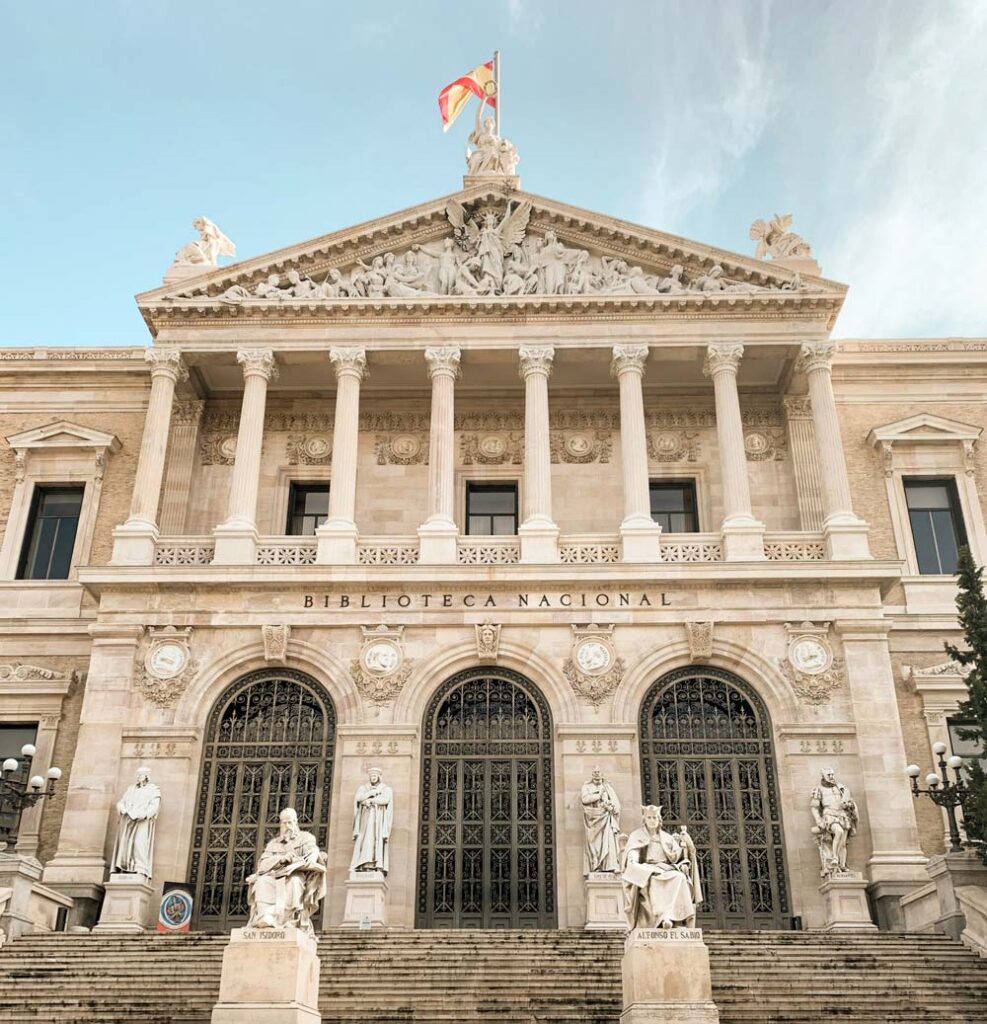 Bibliotecas para hacer turismo en Madrid